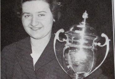 8d 1933 Weltmeisterin Kettnerova in Paris