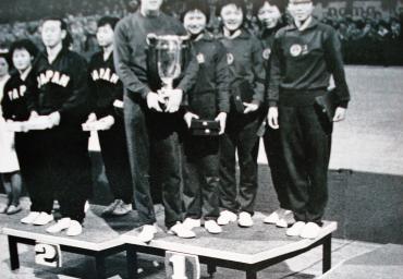 28b 1965 Weltmeisterinnen China mit Rong Guotuan